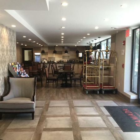 Ramada by Wyndham Bronx Terminal Hotel New York Bagian luar foto