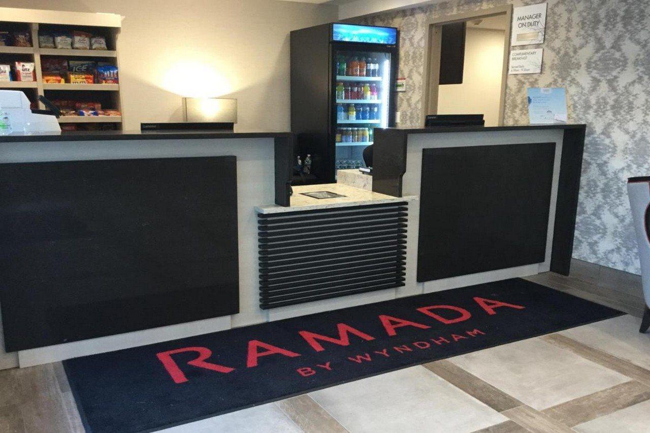 Ramada by Wyndham Bronx Terminal Hotel New York Bagian luar foto