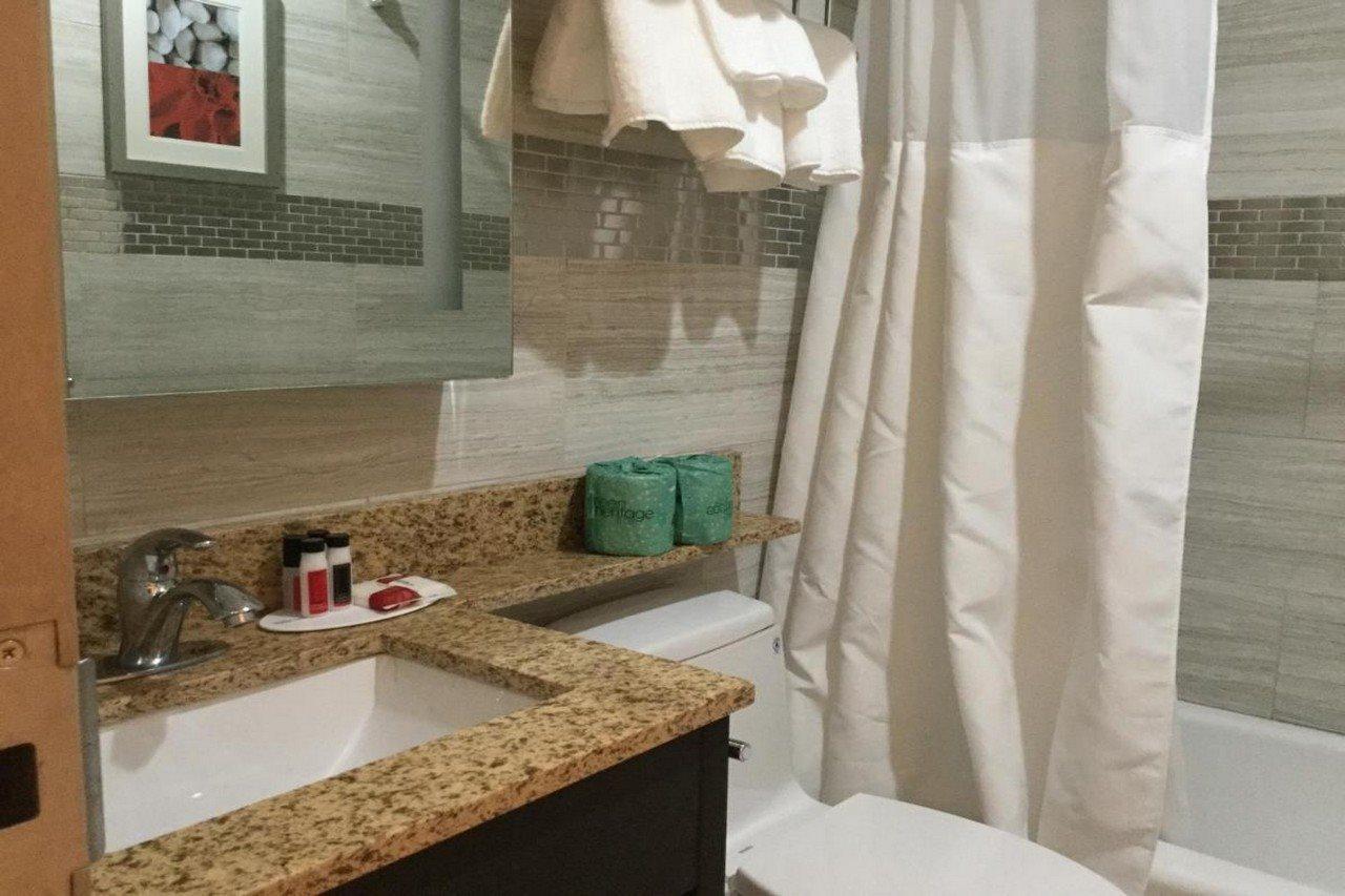 Ramada by Wyndham Bronx Terminal Hotel New York Bagian luar foto