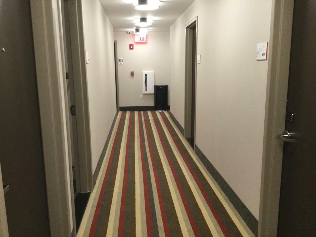 Ramada by Wyndham Bronx Terminal Hotel New York Bagian luar foto
