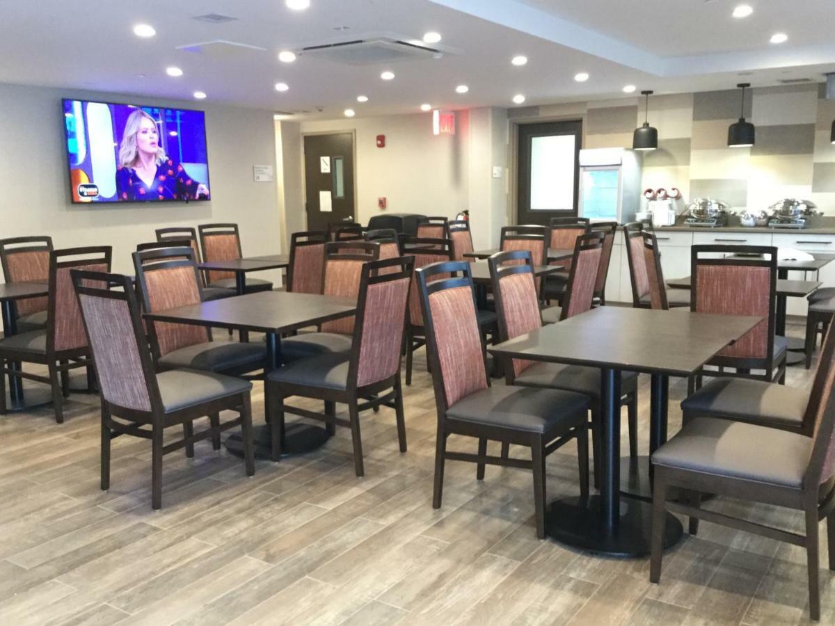 Ramada by Wyndham Bronx Terminal Hotel New York Bagian luar foto