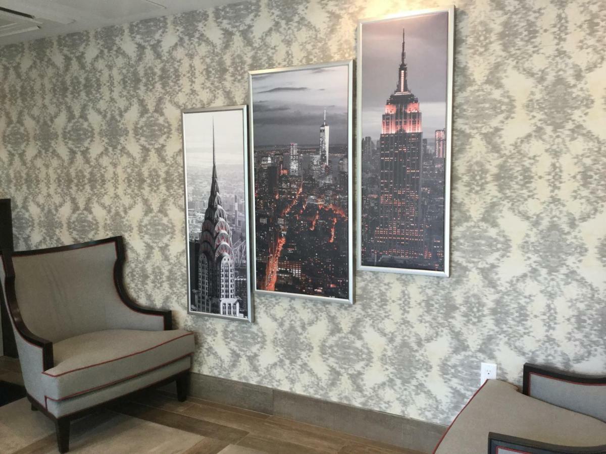 Ramada by Wyndham Bronx Terminal Hotel New York Bagian luar foto
