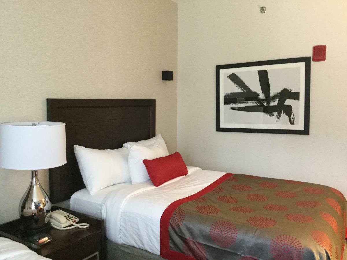 Ramada by Wyndham Bronx Terminal Hotel New York Bagian luar foto
